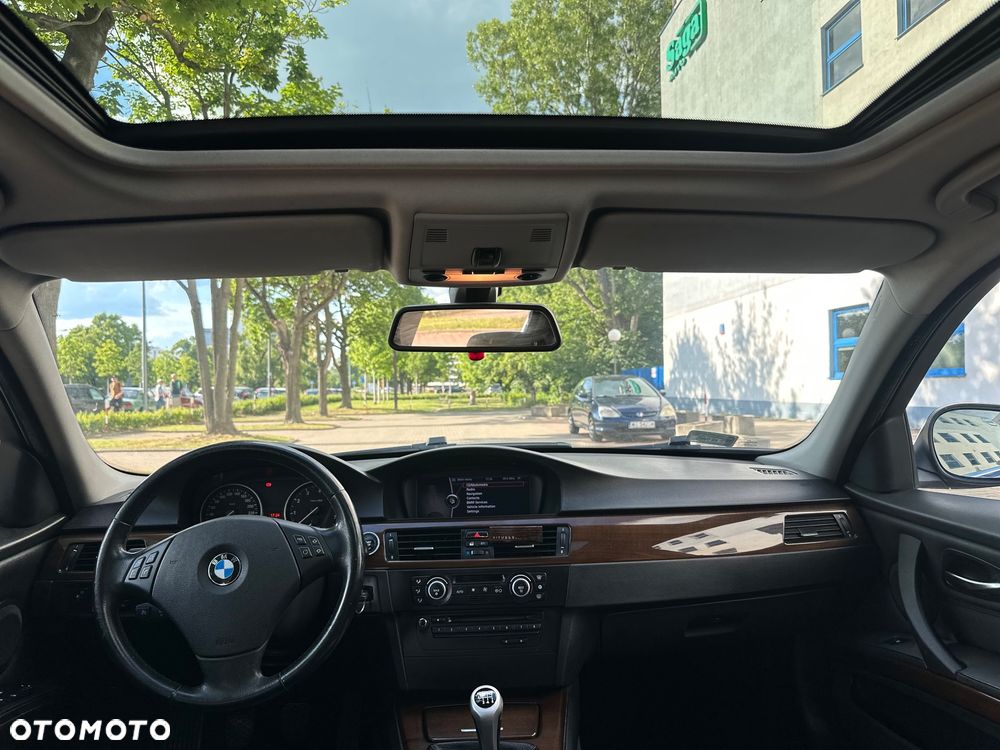 BMW Seria 3 325i - 13