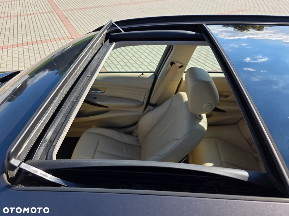 BMW Seria 3 318d DPF Touring Edition Exclusive - 8