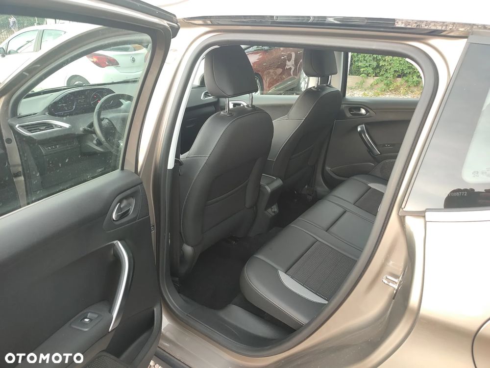 Peugeot 2008 1.2 Pure Tech GPF Allure S&S EAT6 - 21