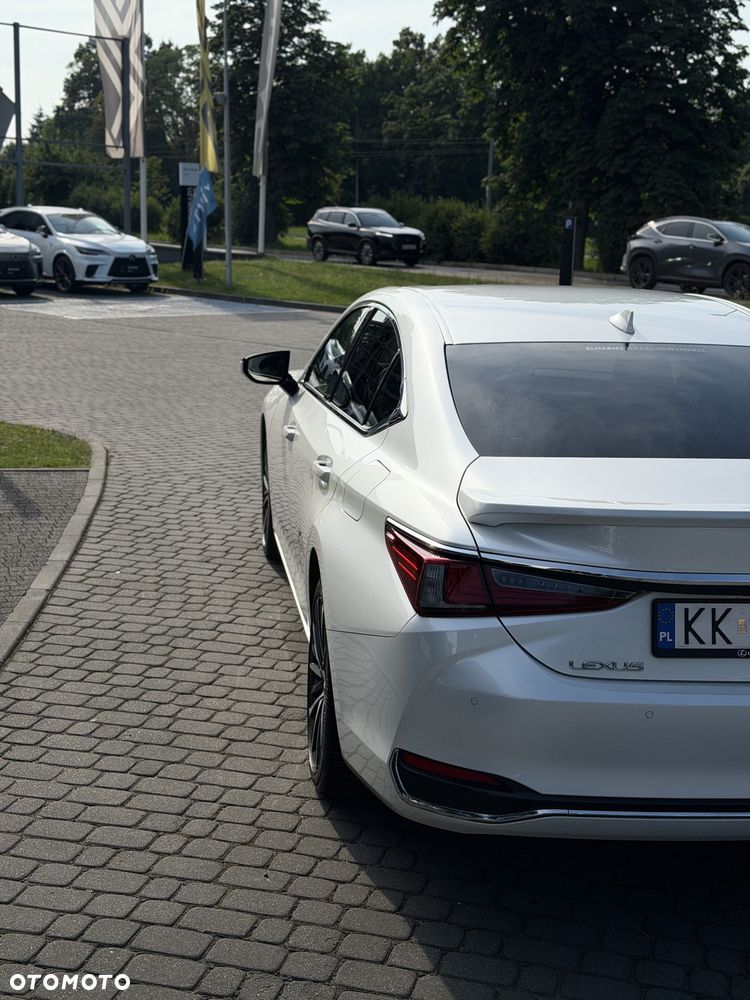 Lexus ES 300h Business Edition - 6