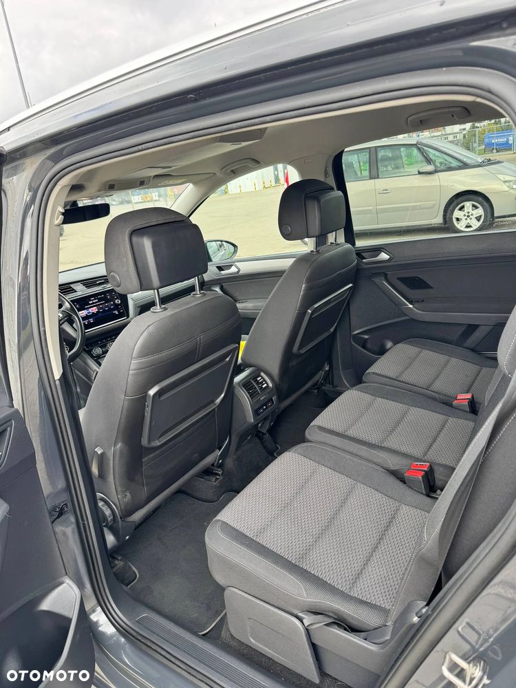Volkswagen Touran - 12