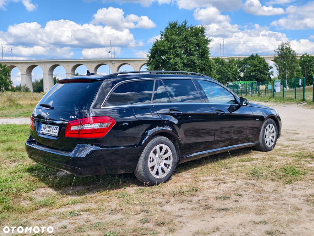 Mercedes-Benz Klasa E 220 T CDI DPF BlueEFFICIENCY 7G-TRONIC Elegance - 4