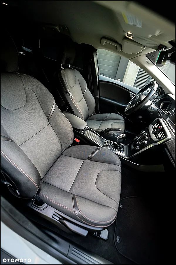 Volvo V40 Cross Country - 35