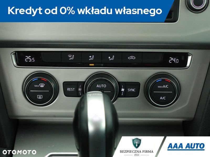 Volkswagen Passat - 13