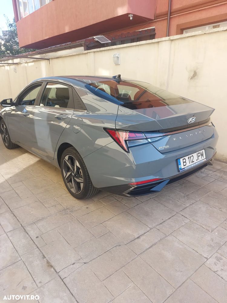 Hyundai Elantra - 10