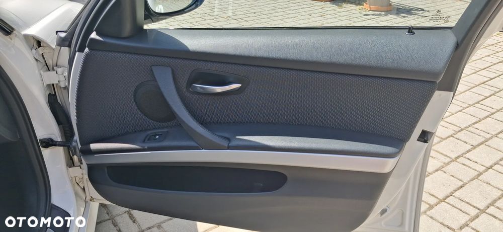 BMW Seria 3 318i Edition Sport - 16