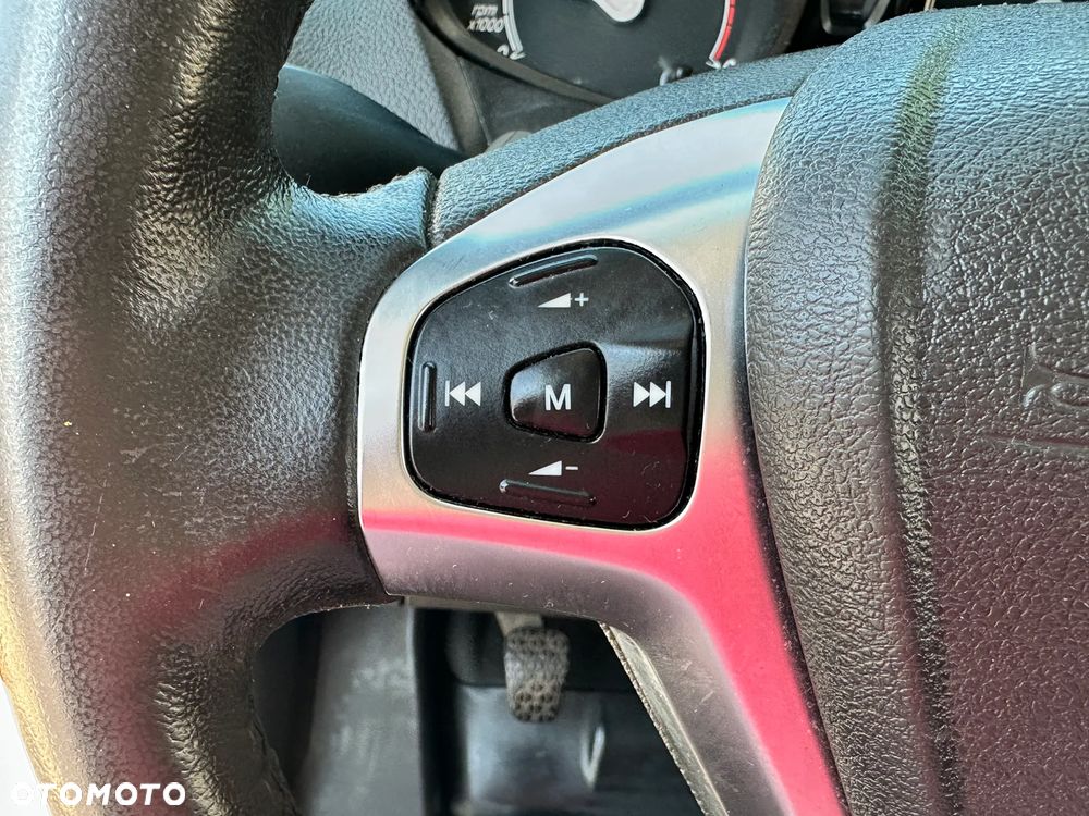 Ford Transit Courier - 15