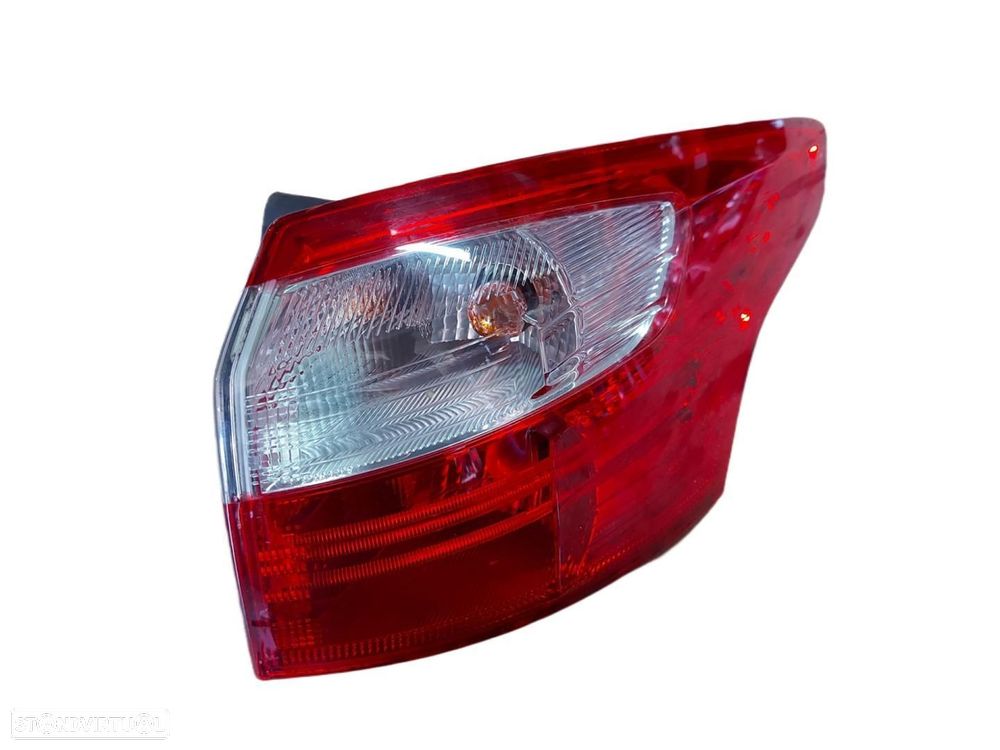 FAROLIM TRASEIRO DIREITO FORD FOCUS SPORTBREAK CB8 - 1