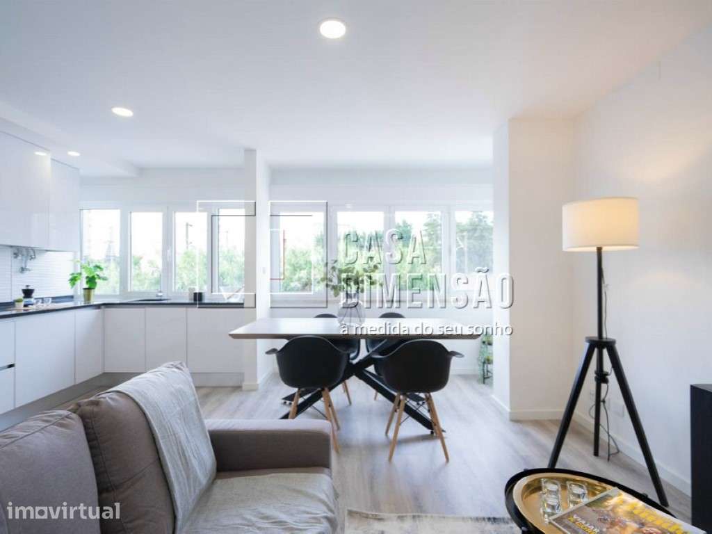 Apartamento T3 em Benfica, com Varandas, Totalmente Mobilado e Pron... - Grande imagem: 5/33