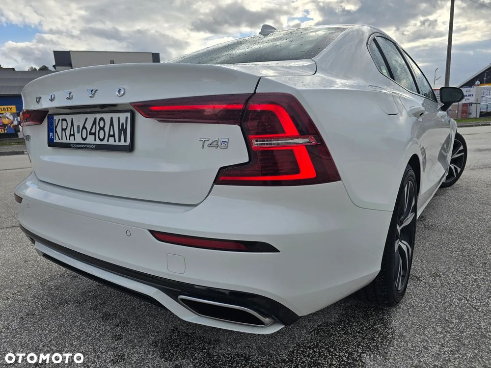 Volvo S60 T4 R-Design - 4