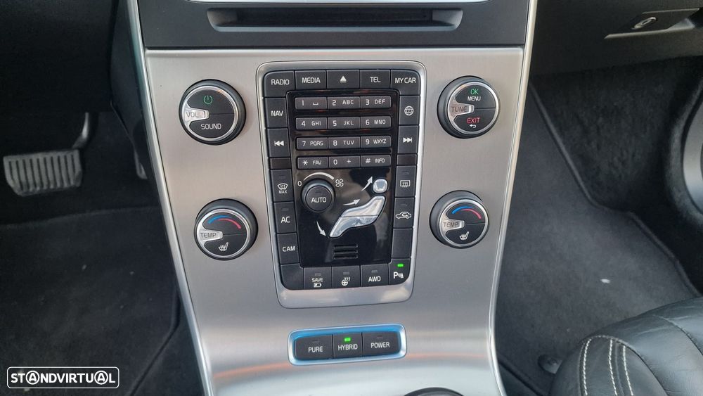 Volvo V60 D6 Plug-In-Hybrid AWD Geartronic Summum - 28