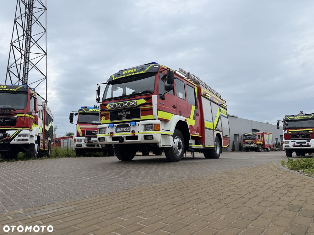 MAN Straż pożarna pojazd pożarniczy wóz strażacki MAN GBA średni terenowy- uterenowiony 4x4 CNBOP 3000l wody reduktor blokada tylnego mostu, maszt oświetleniowy - 34