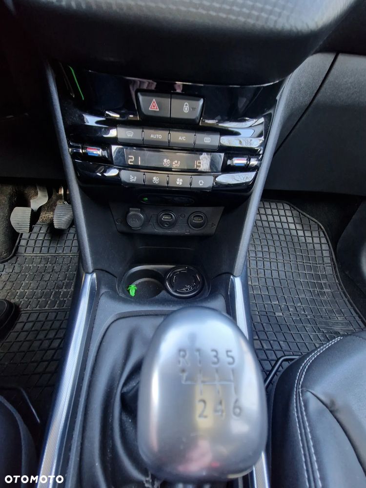 Peugeot 2008 - 11