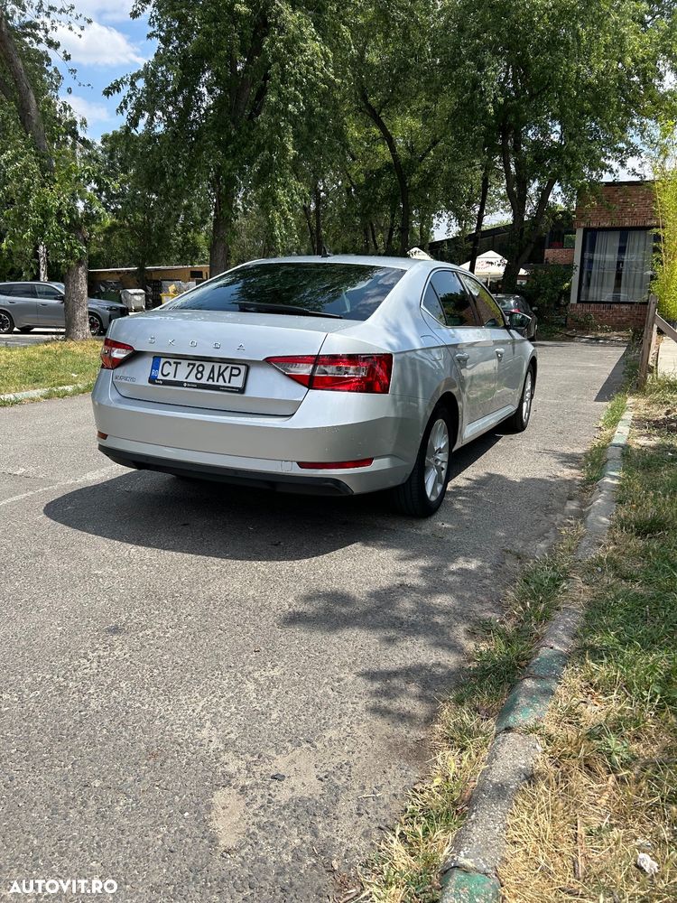 Skoda Superb 2.0 TDI DSG Ambition - 4