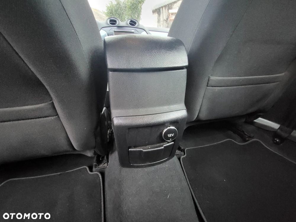 Ford Mondeo 2.0 TDCi Ambiente - 32