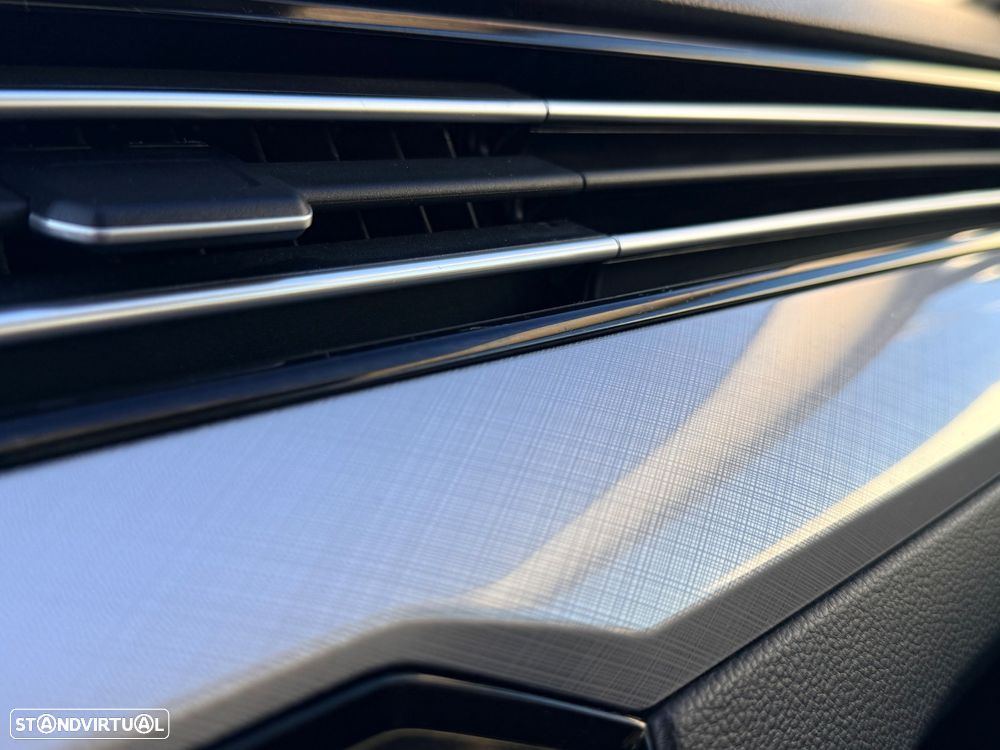 VW Passat Variant 2.0 TDi Business DSG - 28