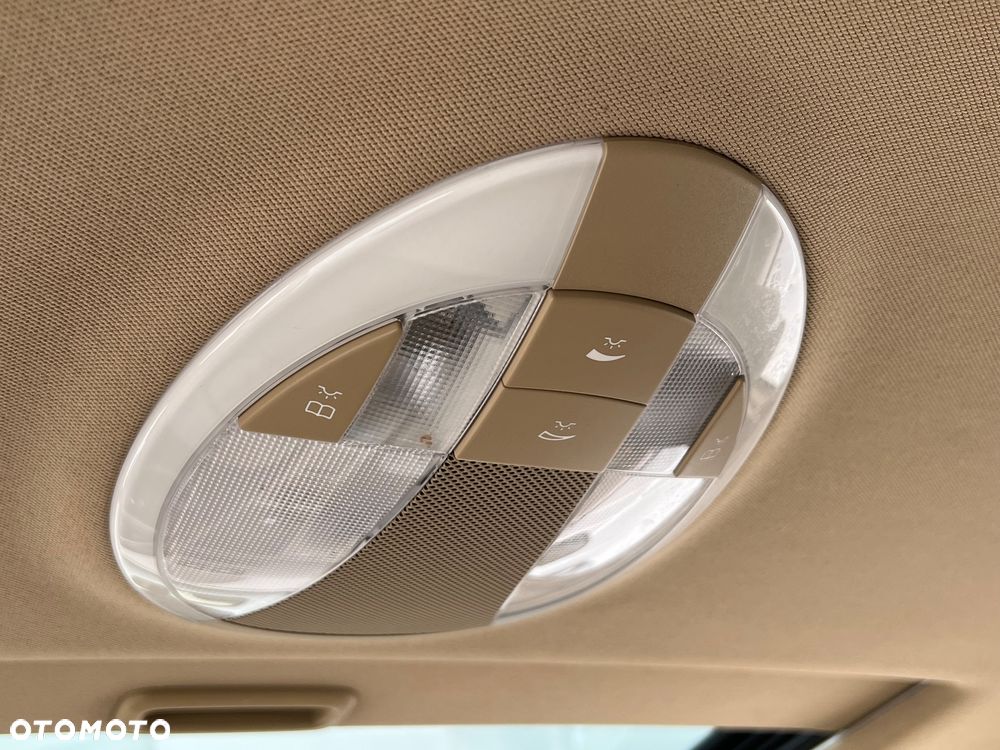 Mercedes-Benz Klasa E 500 4-Matic Avantgarde - 32
