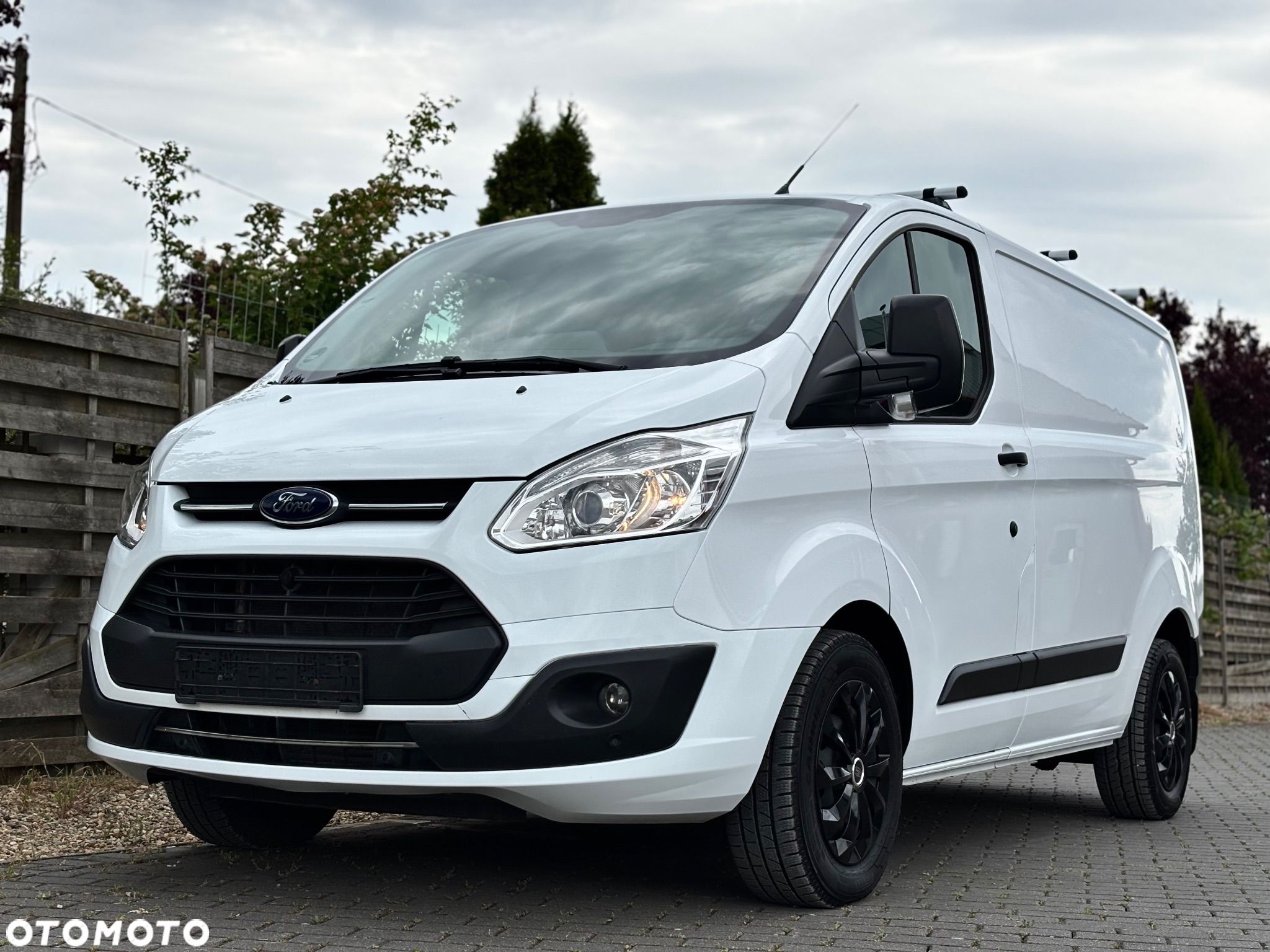 Ford Transit Custom L1H1 Klima Relingi Hak PDC Tempomat Nowe opony Serwis 3-osobowy - 1