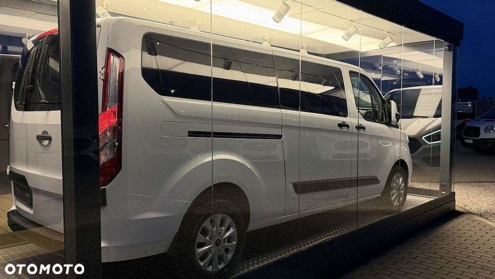Ford Tourneo Custom - 8