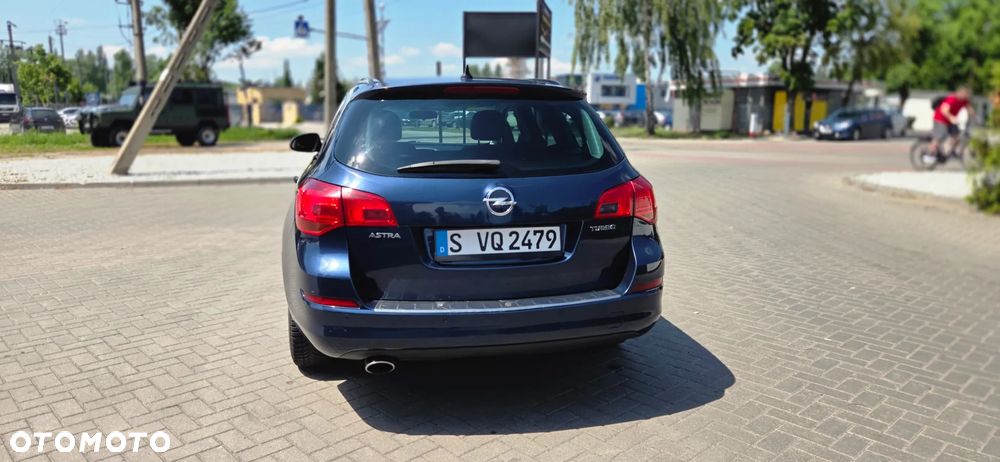 Opel Astra 1.6 Turbo 150 Jahre - 12