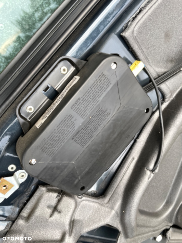 MERCEDES ML 163 drzwi przednie przod szyba zamek listwa granatowe 189 - 17