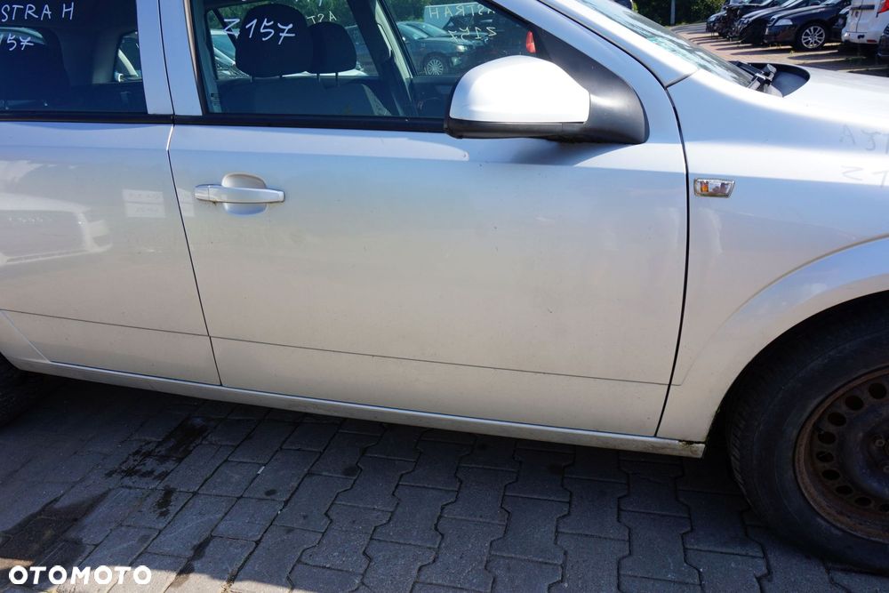 DRZWI PRZEDNIE PRAWE ASTRA III H KOMBI Z157  SREBRNY OPEL 2004-2006 - 2