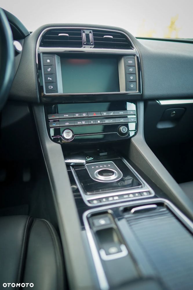 Jaguar F-Pace - 22