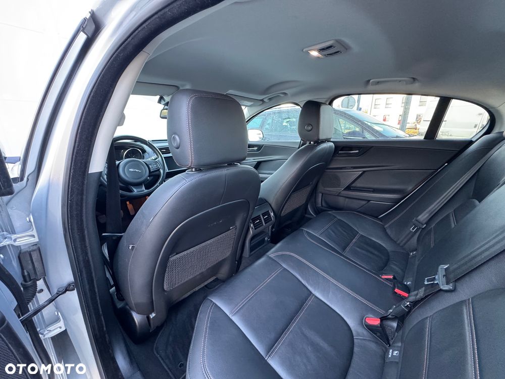 Jaguar XE E-Performance Pure - 7