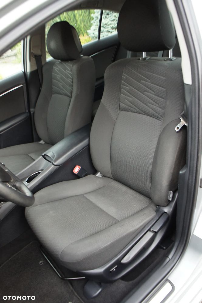 Toyota Avensis 1.8 Comfort - 15