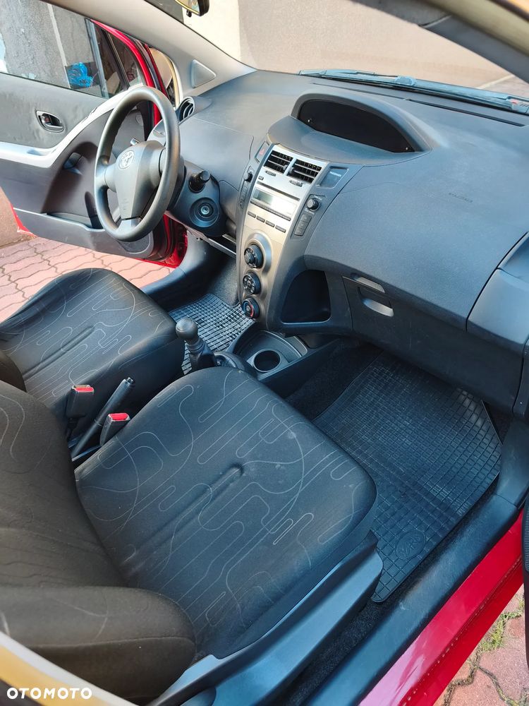 Toyota Yaris - 12