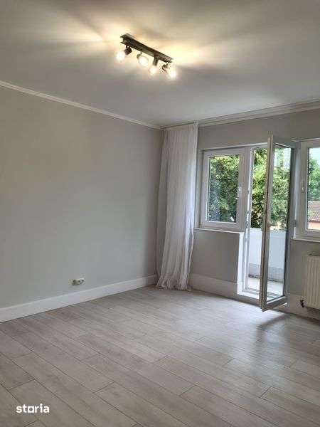 Apartament 3 camere de vanzare,zona buna renovat — fotografia 3