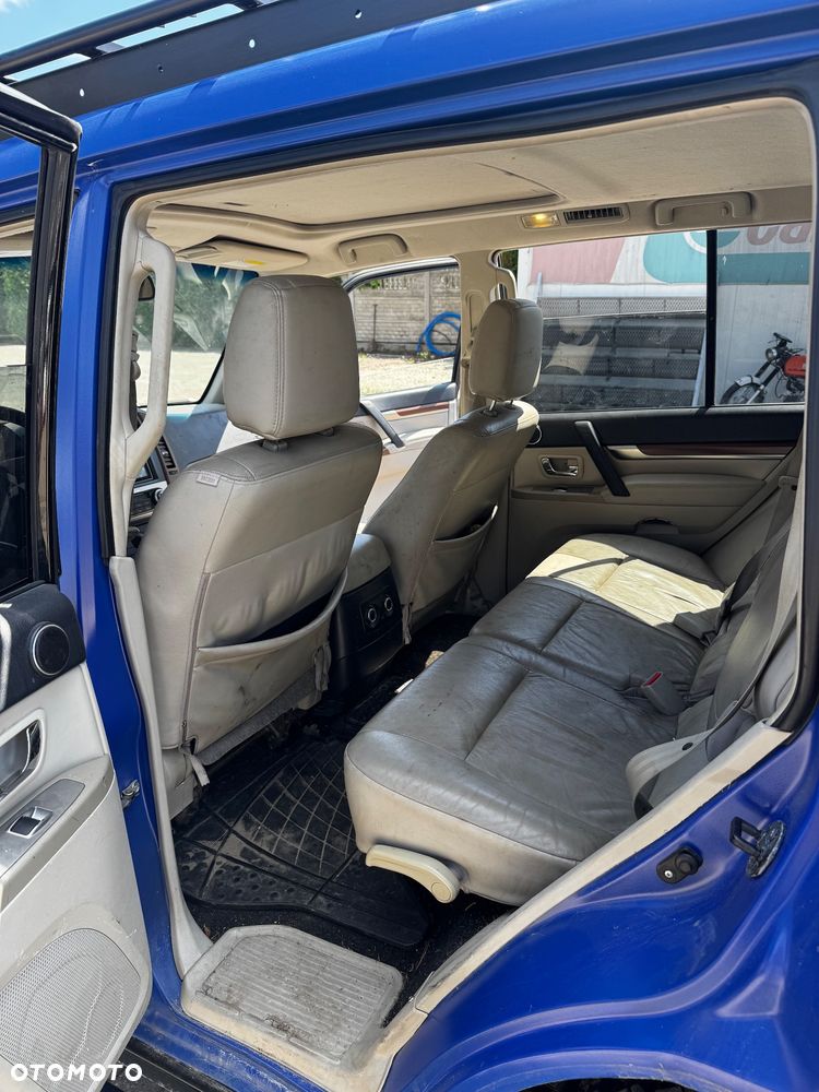 Mitsubishi Pajero - 19