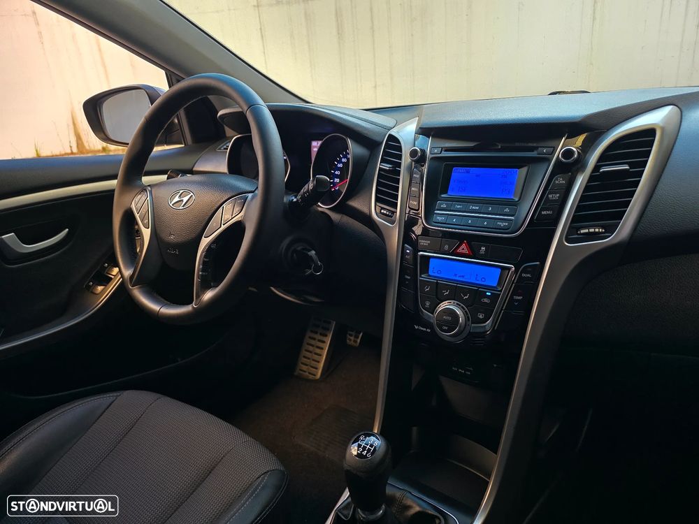 Hyundai i30 SW 1.6 CRDi Style J17 - 43