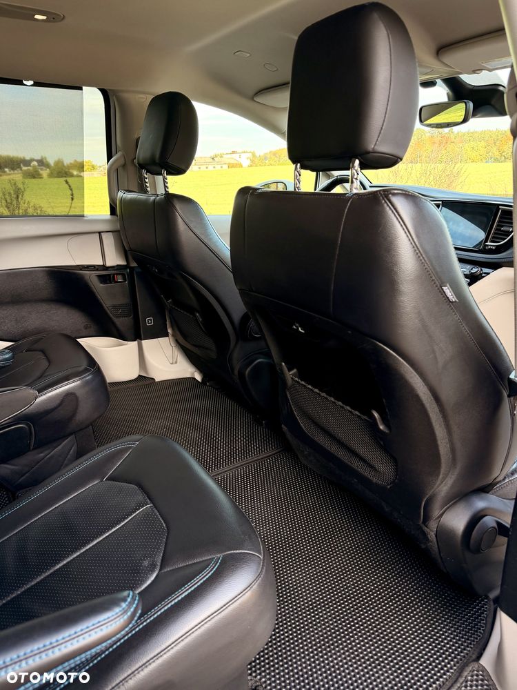 Chrysler Pacifica - 16