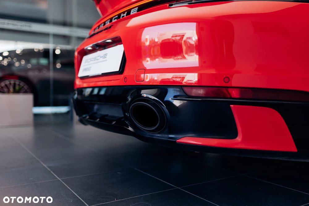 Porsche 911 Carrera 4S - 8