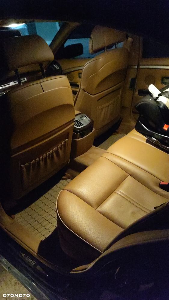 BMW Seria 7 750i - 9