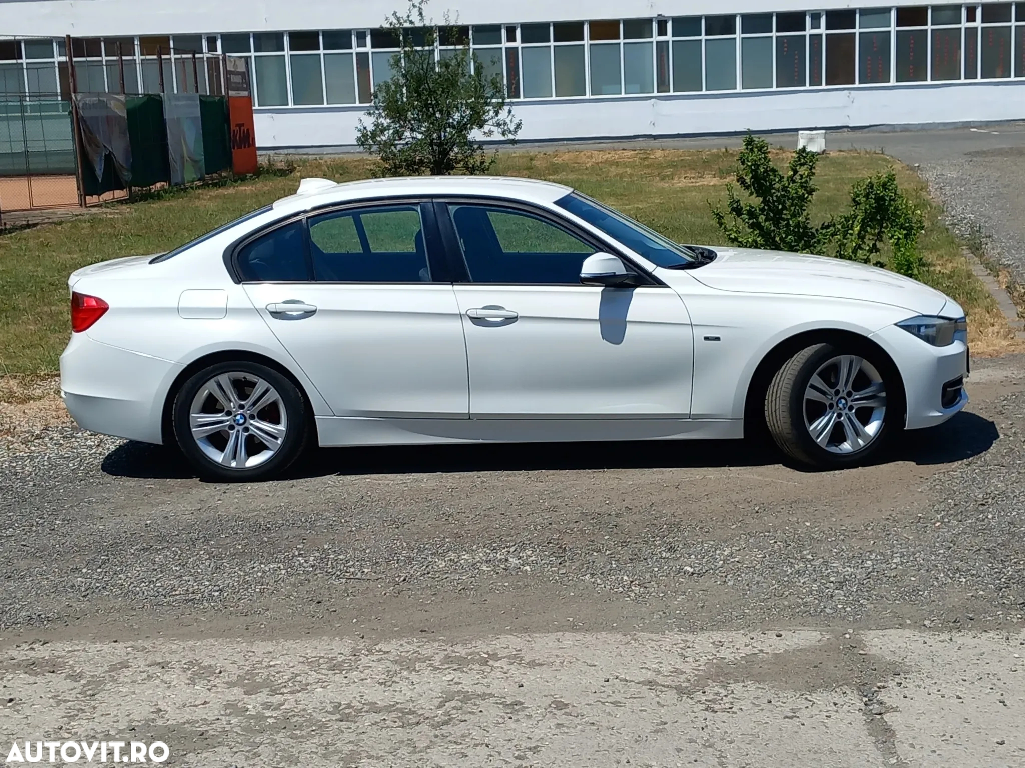 BMW Seria 3 320d Sport Line - 11