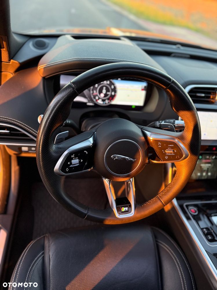 Jaguar XE 2.0 P300 AWD R-Dynamic HSE - 15