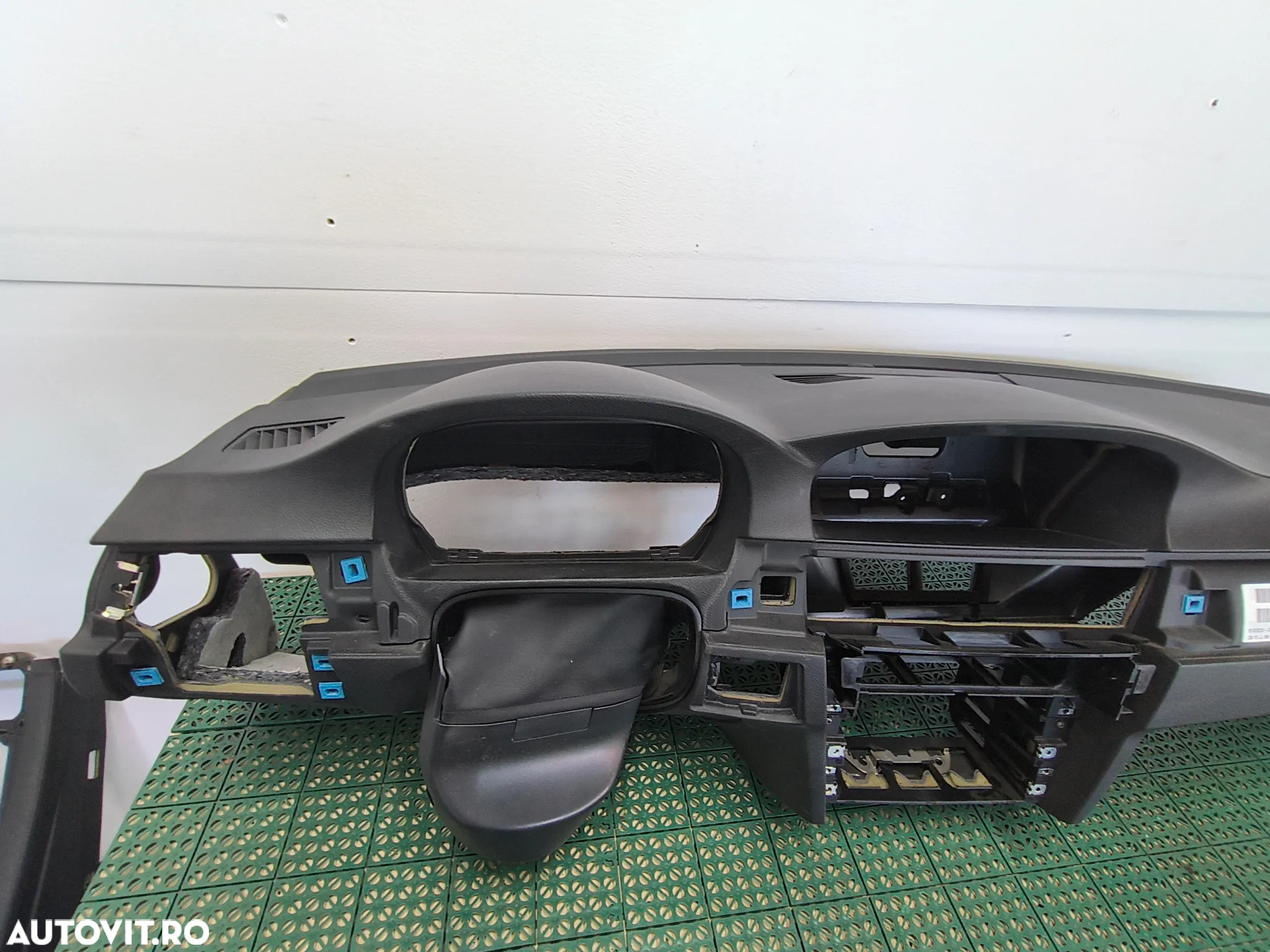 Plansa bord BMW E90/91/92/93 model cu navigatie (contine airbag pasager) - 4