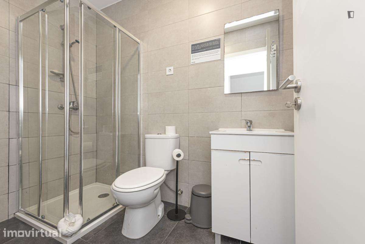 Quarto - localizado em Alameda Lisbon - Grande imagem: 2/17
