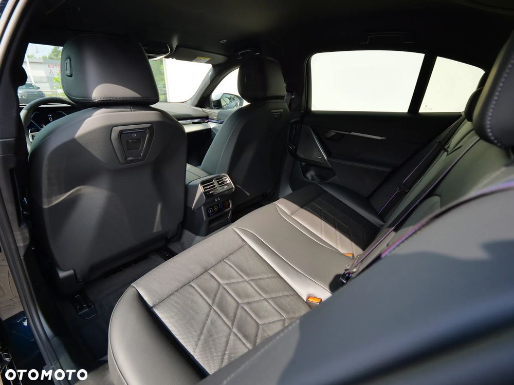BMW Seria 5 520d xDrive - 29