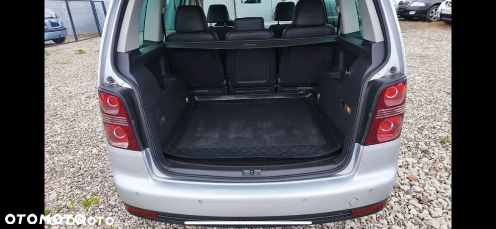 Volkswagen Touran 2.0 TDI DPF DSG Highline - 17