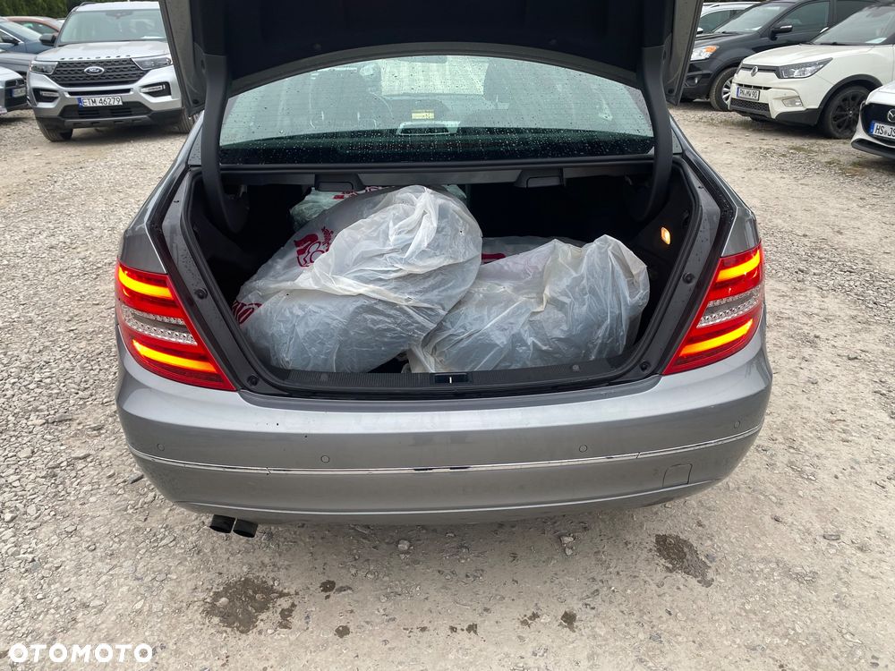 Mercedes-Benz Klasa C 180 CGI Automatik BlueEFFICIENCY Avantgarde - 20