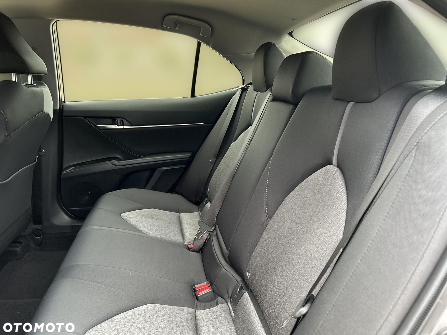 Toyota Camry - 12