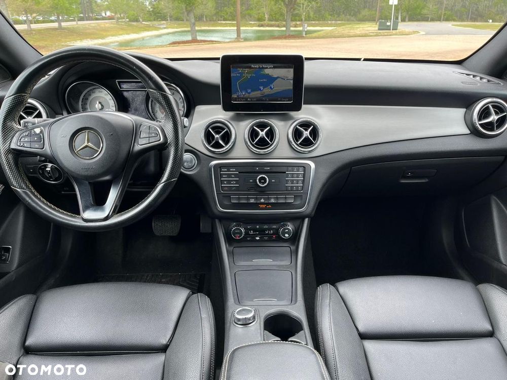 Mercedes-Benz CLA 250 4Matic 7G-DCT - 10