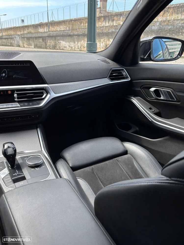 BMW 320 d Pack Desportivo M Auto - 14