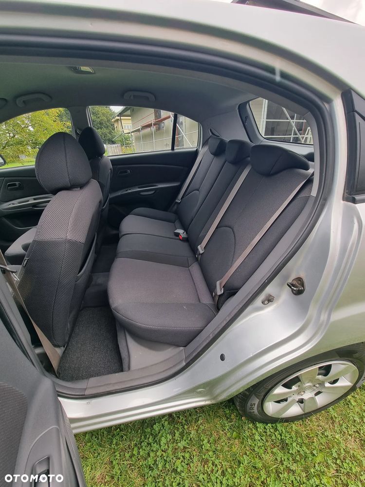 Kia Rio - 10