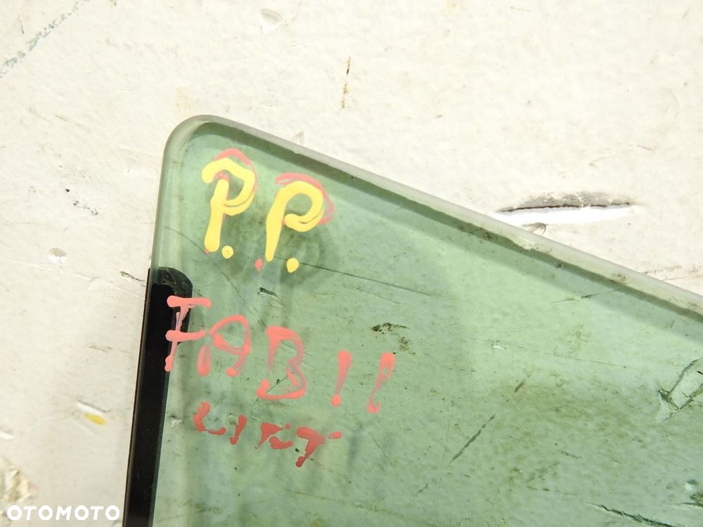 SZYBA DRZWI PRAWY PRZÓD SKODA FABIA II - 2