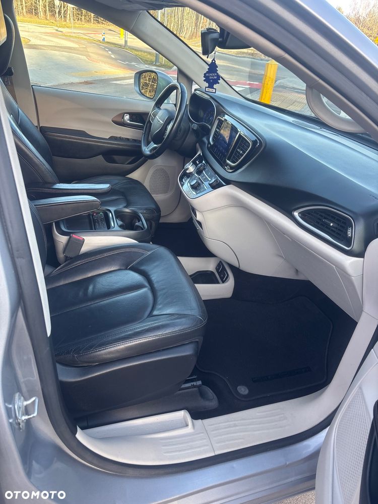 Chrysler Pacifica - 15