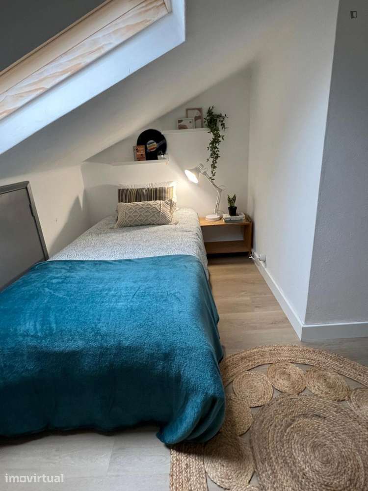 Quarto - localizado em Olivais Coimbra - Grande imagem: 2/12